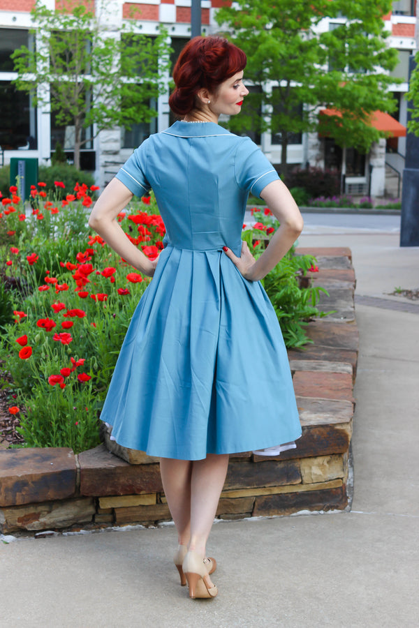 40s 50s Vintage Women`s   Light Blue  Lapel Collar  Vneckline Shirt Dress With Pockets - Gowntownvintage