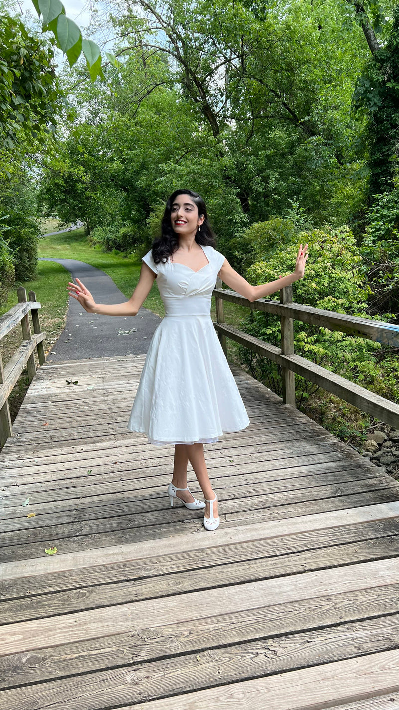 1950s Women`s Short Sleeve  Sweetheart Neckline Ivory Vintage Party Dress